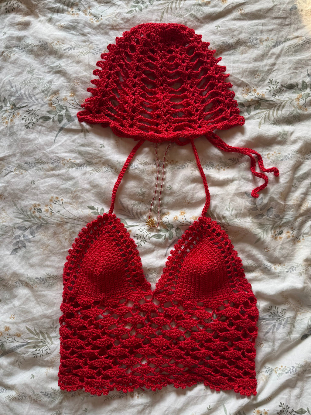 Custom crochet set: top+hat+necklace