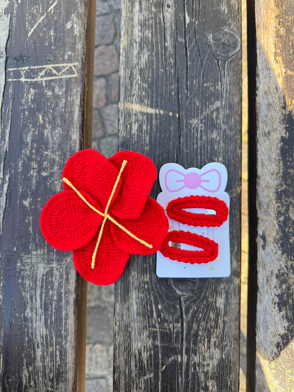 Crochet hair scrunchie + hair clips