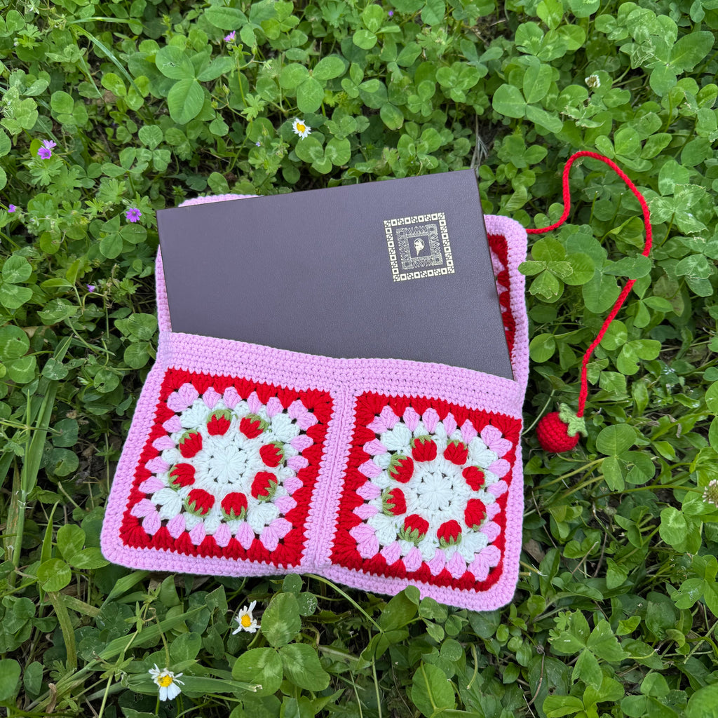 Handmade crochet book pouch| Strawberry pattern