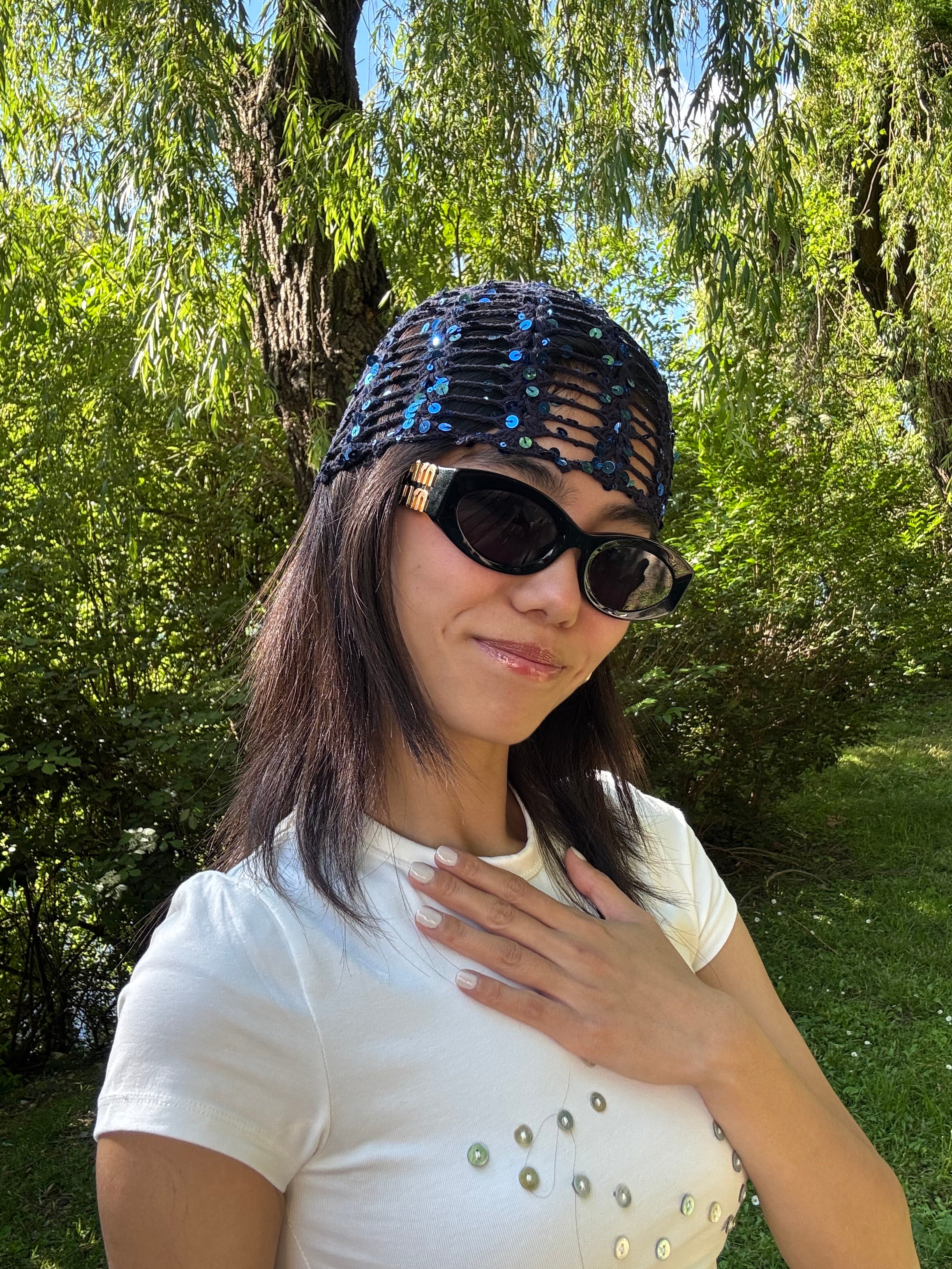 Crochet mesh hat with glitters