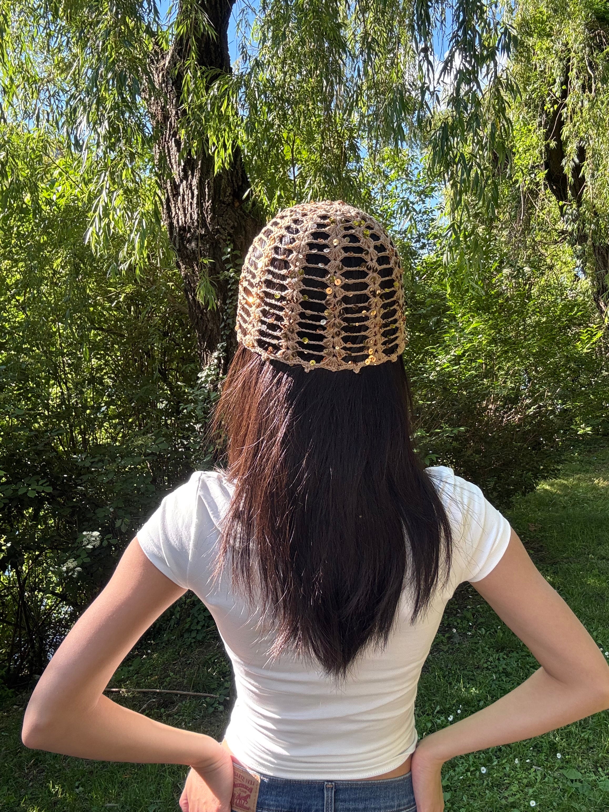 Crochet mesh hat with glitters