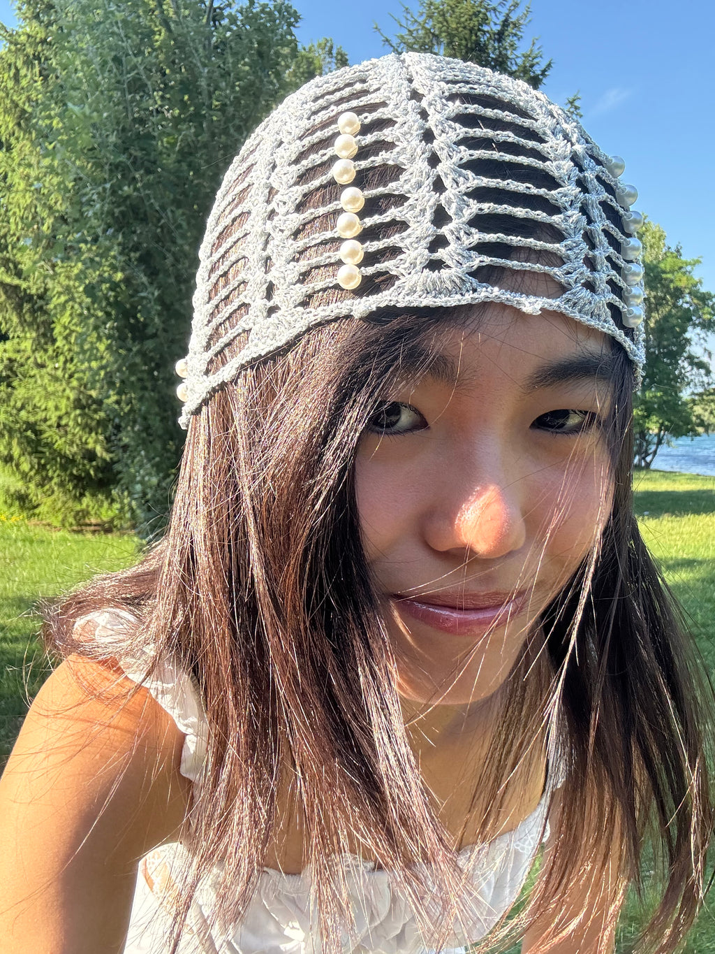 Crochet floral mesh hat with pearls| shining yarn
