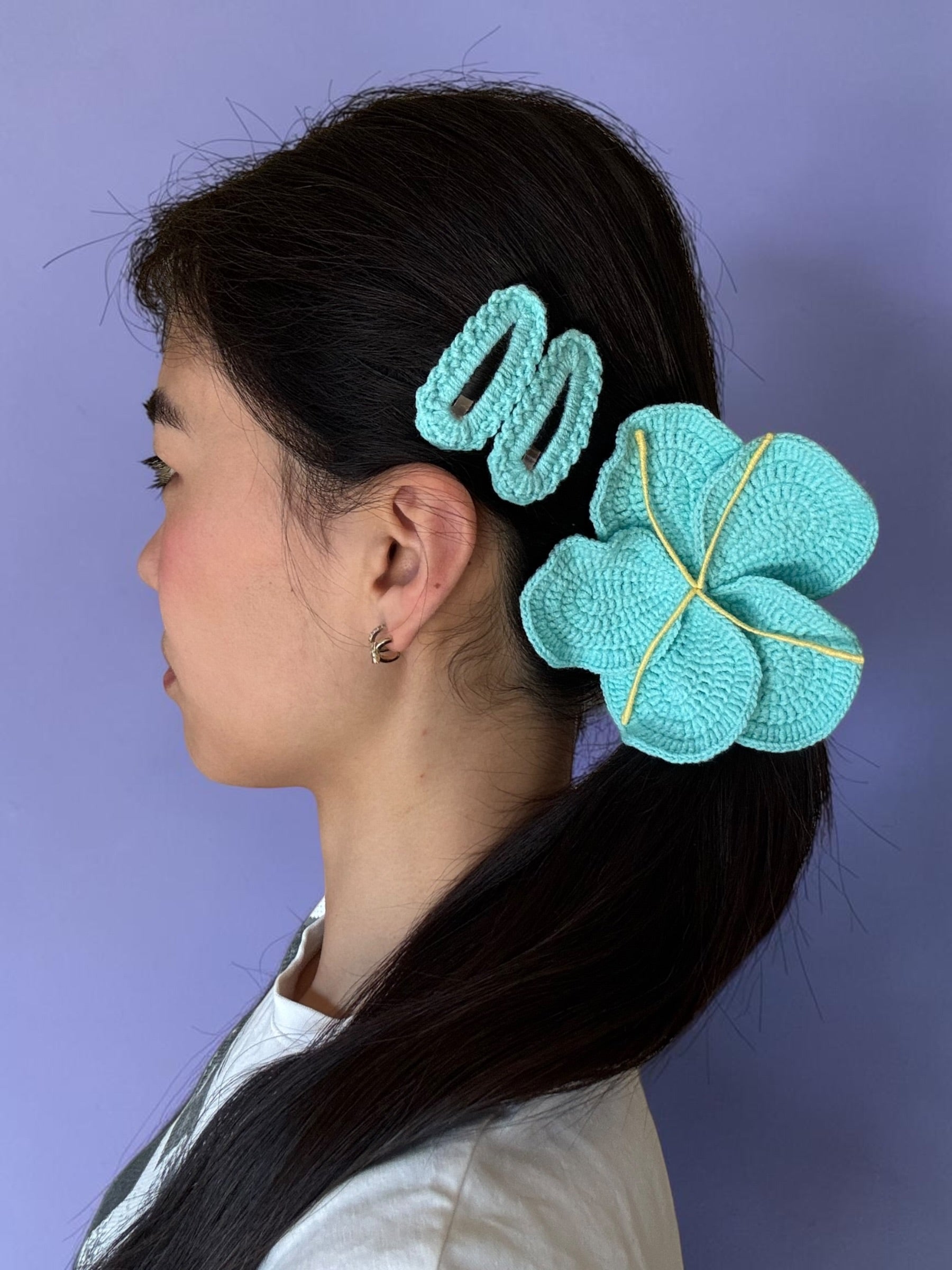 Crochet hair scrunchie + hair clips