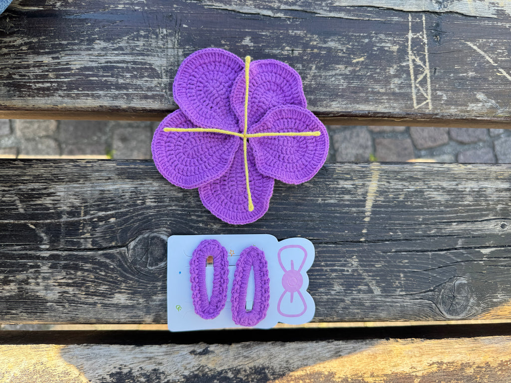 Crochet hair scrunchie + hair clips