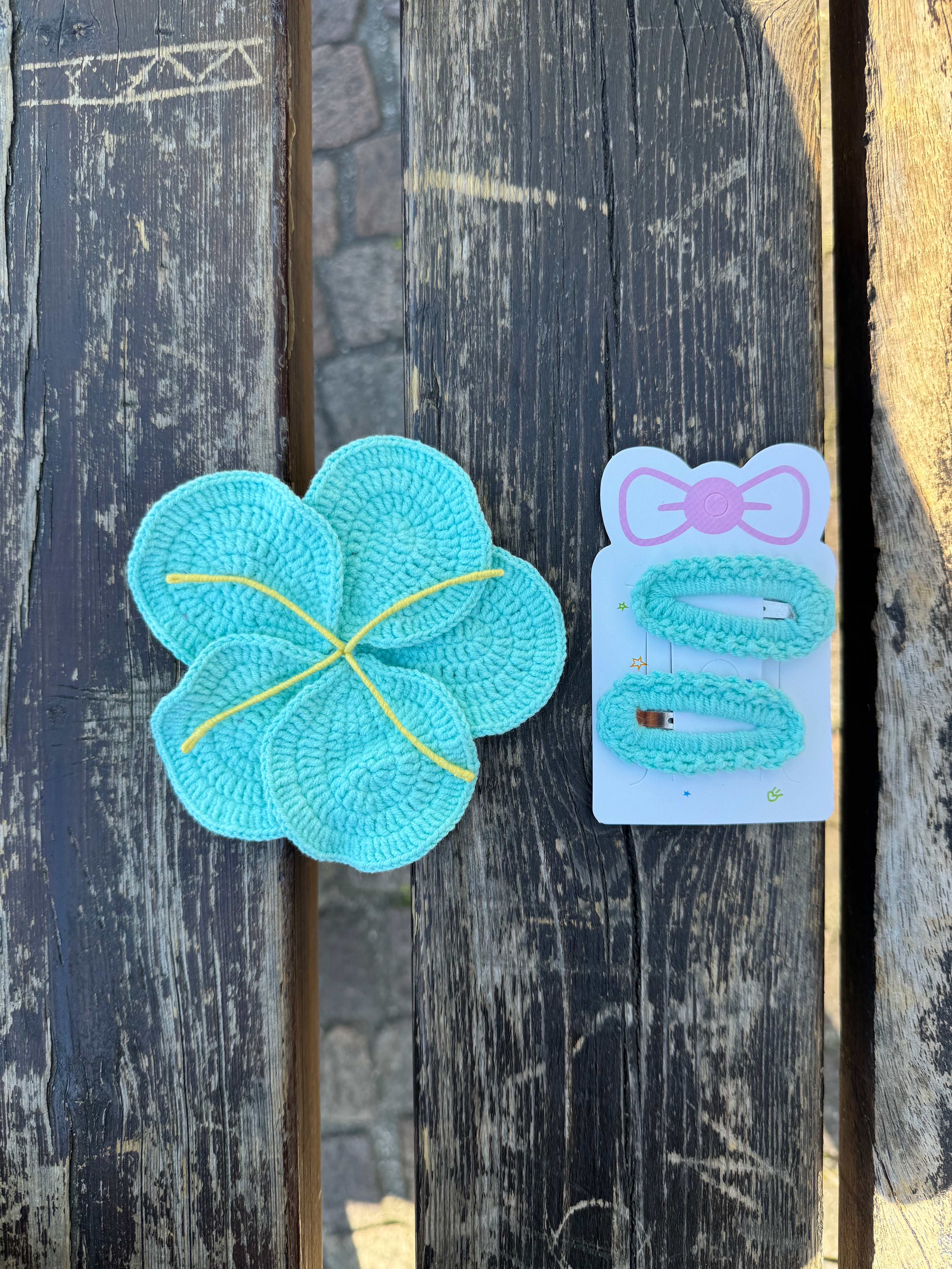 Crochet hair scrunchie + hair clips
