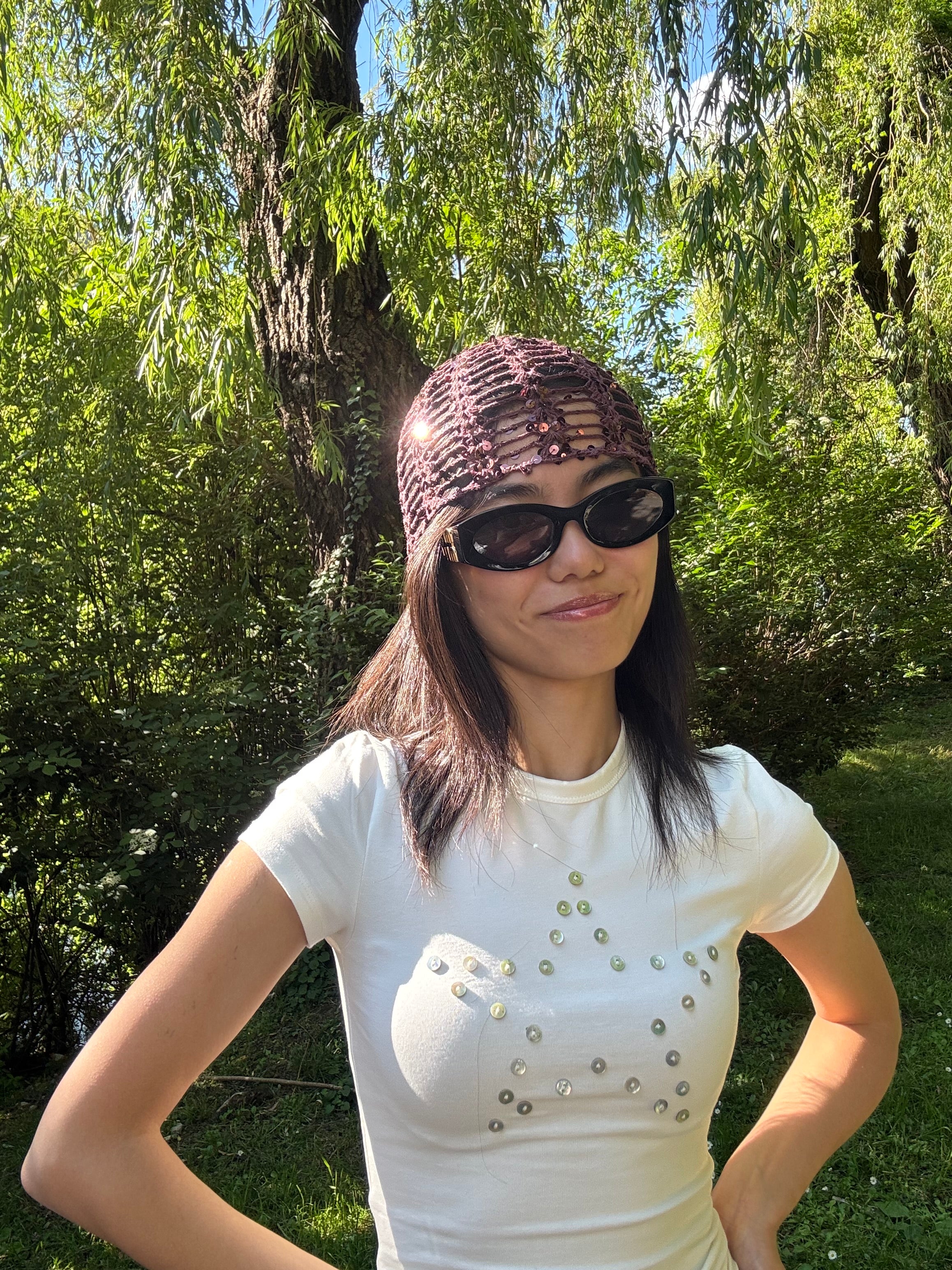 Crochet mesh hat with glitters