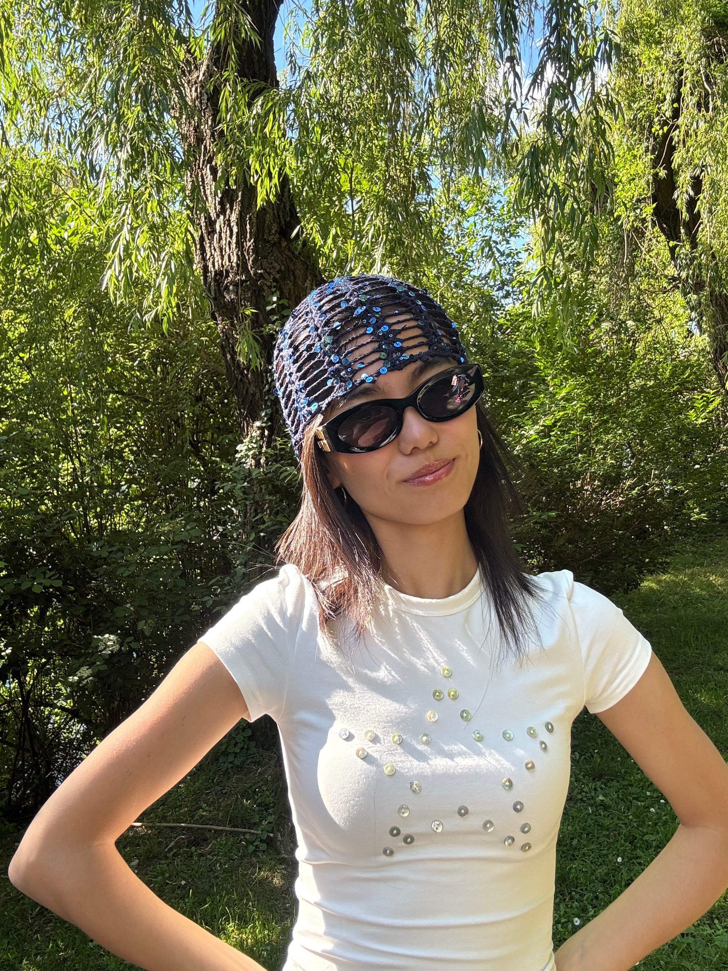 Crochet mesh hat with glitters