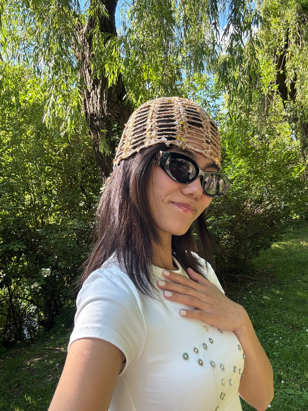 Crochet mesh hat with glitters