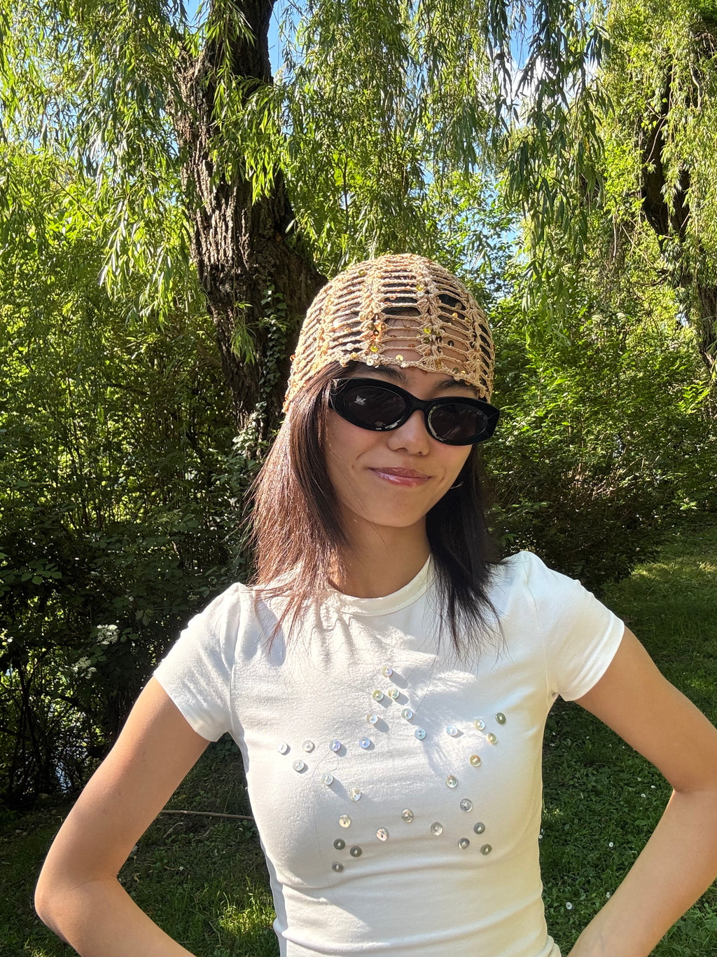 Crochet mesh hat with glitters