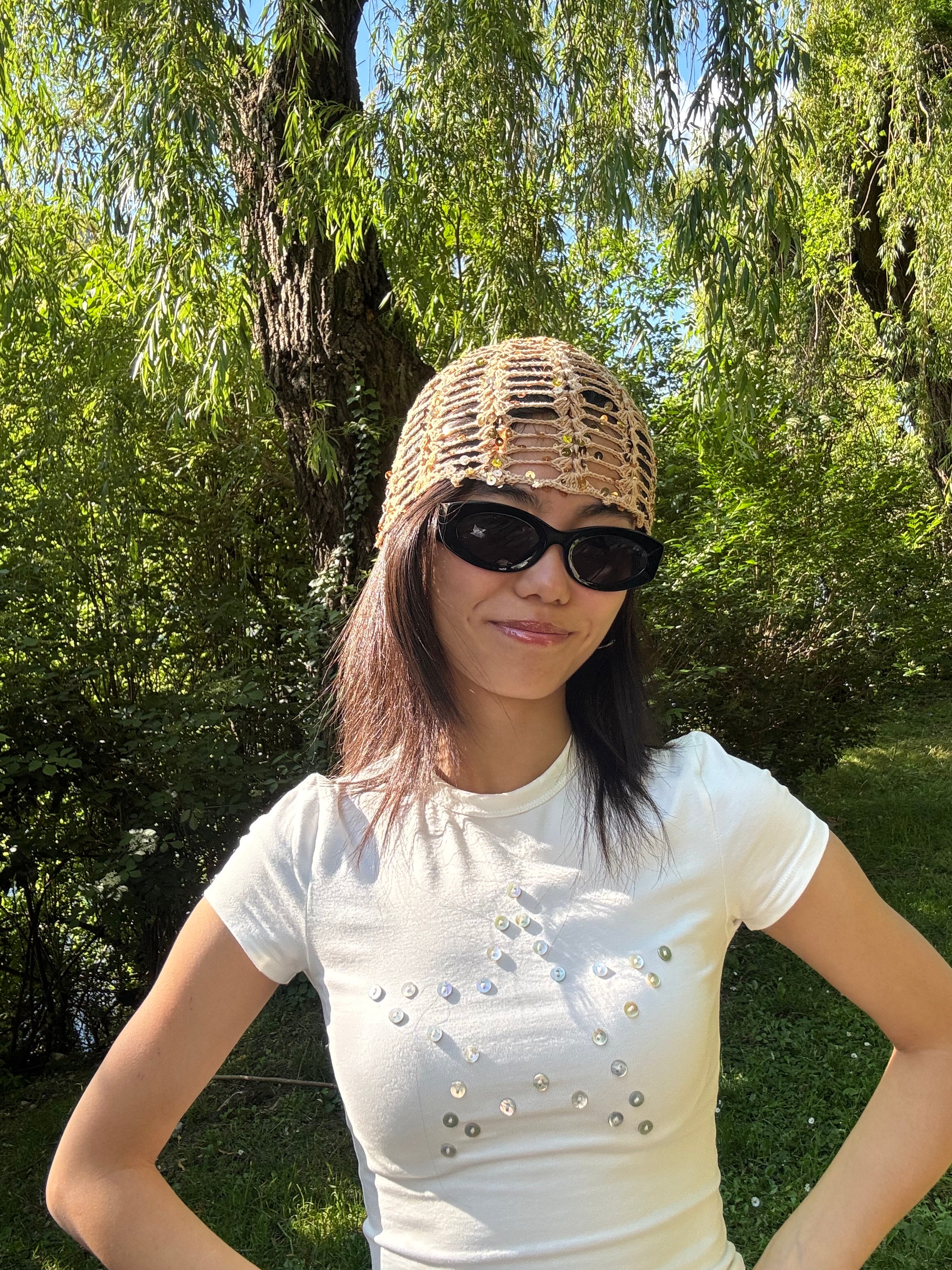Crochet mesh hat with glitters