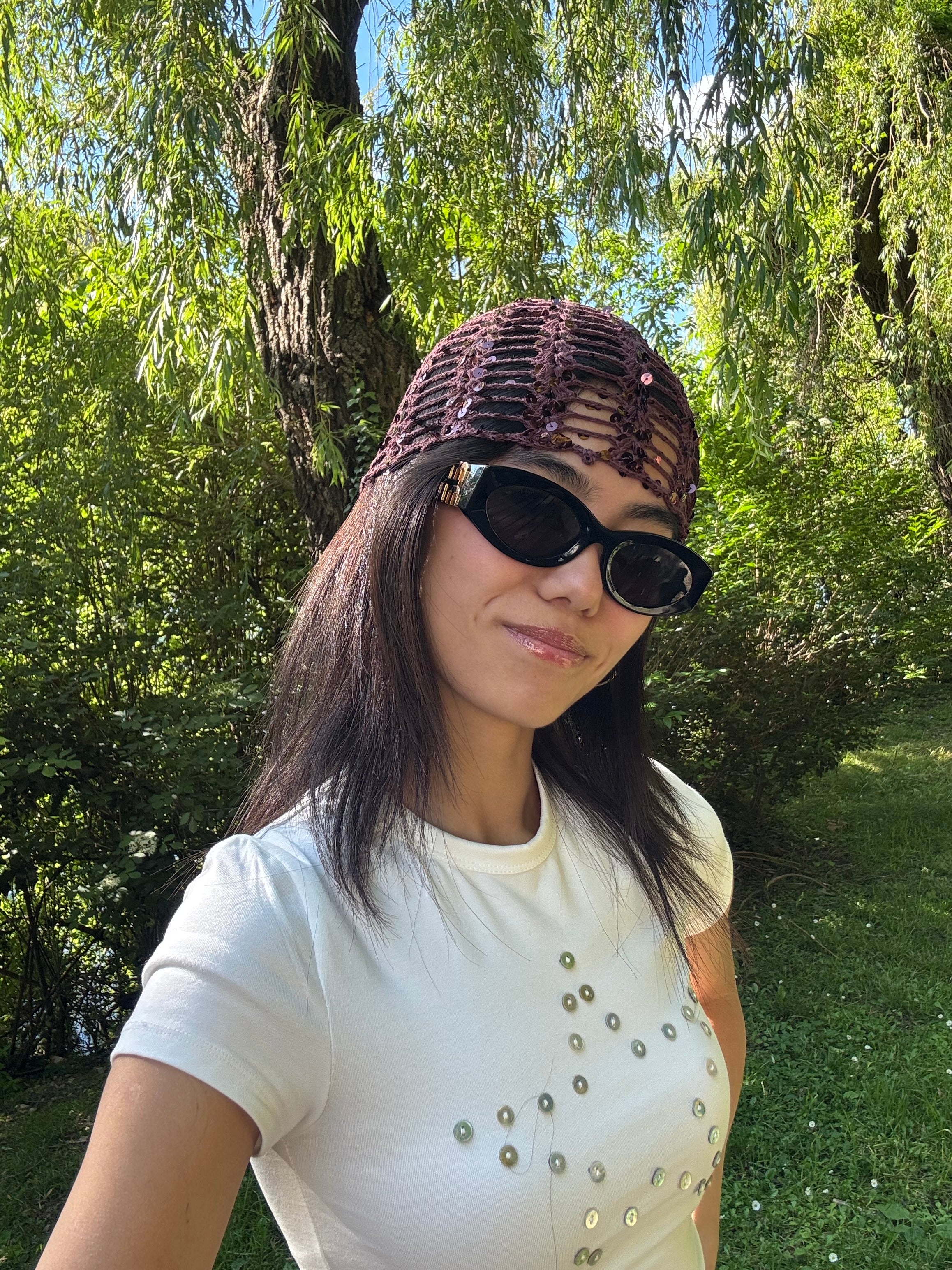 Crochet mesh hat with glitters