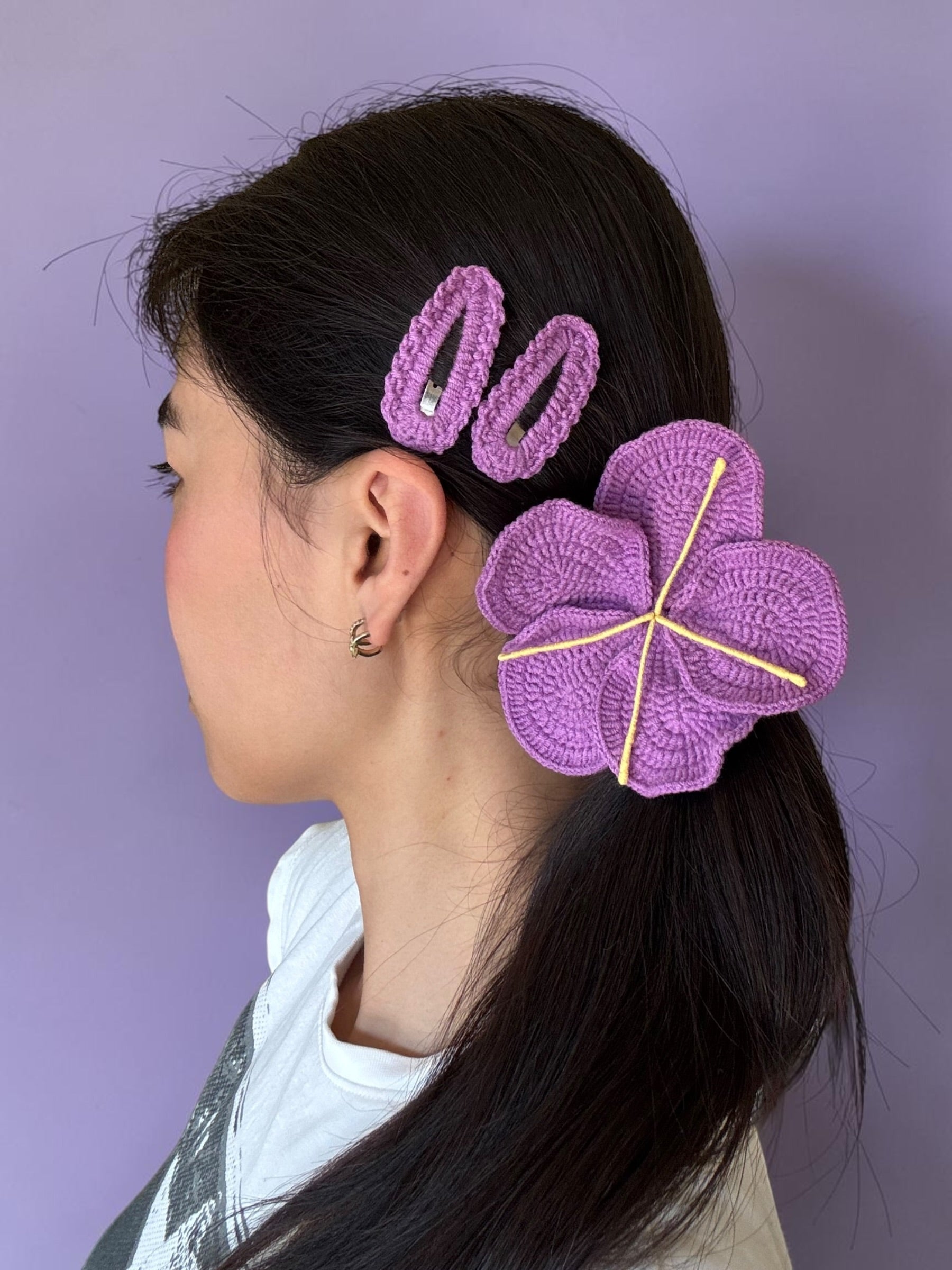 Crochet hair scrunchie + hair clips